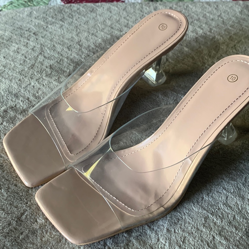 Adorable EUC Gen Z Clear peep toe kitten heel. Women’s 10